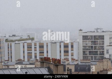 © Jan Schmidt-Whitley/Le Pictorium/MAXPPP - Paris 28/05/2024 Jan Schmidt-Whitley/Le Pictorium - 28/05/2024 - France/Paris/Paris - La Prefecture de Police de Paris a prevenu que 4 a 5 vols d'Helikoptere vont avoir lieu chaque jour entre 8h30 et 19h du 27 au 31 mai. UN dispositif qui s'inscrit dans la preparation des Jeux Olympiques de Paris qui se tiendront du 26 juillet au 11 aout prochain. - Valeurs ACtuelles out, no jdd, jdd out, RUSSIA OUT, NO RUSSIA OUT, NO RUSSIA #norussia/28/05/2024 - France/Paris/Paris - die Pariser Präfektur hat gewarnt, dass 4 bis 5 Hubschrauberflüge nicht möglich sind Stockfoto