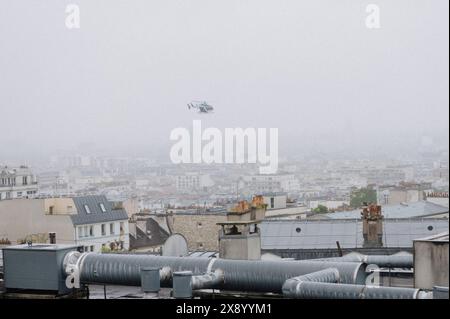 © Jan Schmidt-Whitley/Le Pictorium/MAXPPP - Paris 28/05/2024 Jan Schmidt-Whitley/Le Pictorium - 28/05/2024 - France/Paris/Paris - La Prefecture de Police de Paris a prevenu que 4 a 5 vols d'Helikoptere vont avoir lieu chaque jour entre 8h30 et 19h du 27 au 31 mai. UN dispositif qui s'inscrit dans la preparation des Jeux Olympiques de Paris qui se tiendront du 26 juillet au 11 aout prochain. - Valeurs ACtuelles out, no jdd, jdd out, RUSSIA OUT, NO RUSSIA OUT, NO RUSSIA #norussia/28/05/2024 - France/Paris/Paris - die Pariser Präfektur hat gewarnt, dass 4 bis 5 Hubschrauberflüge nicht möglich sind Stockfoto