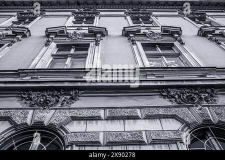 Historisches Gebäude in der Stadt Arad, Rumänien. Detail der Fassade. Hochwertige Fotos. Hochwertige Fotos Stockfoto