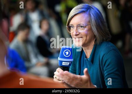 Berlin, Deutschland. Mai 2024. Ulrike Demmer, Generaldirektorin des Rundfunks Berlin-Brandenburg (rbb), spricht auf der digitalen Konferenz re:publica 2024. Das diesjährige dreitägige Festival für die digitale Gesellschaft (27-29. Mai 2024) steht unter dem Motto „Wer kümmert sich?“. Quelle: Bernd von Jutrczenka/dpa/Alamy Live News Stockfoto