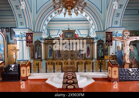 Im Inneren der Russisch-orthodoxen Kirche St. Alexander Newski, Aschgabat, Turkmenistan Stockfoto