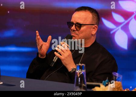 Neapel, Italien. Mai 2024. Gigi D'alessio, der berühmte italienische Sänger und Songwriter, spricht während der „Gigi uno come te“-Pressekonferenz. (Foto: Francesco Cigliano/SOPA Images/SIPA USA) Credit: SIPA USA/Alamy Live News Stockfoto