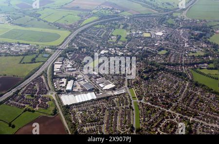 Luftaufnahme von Wetherby von Norden mit Blick nach Süden mit der A1(M) auf der linken Seite. West Yorkshire, Großbritannien Stockfoto