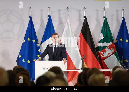 28. Mai 2024, Nordrhein-Westfalen, Münster: Der französische Präsident Emmanuel Macron spricht im Festsaal des historischen Rathauses von Münster bei der Verleihung des Internationalen Friedenspreises für Westfalen. Der französische Präsident Macron und seine Frau besuchen auf Einladung von Bundespräsident Steinmeier zu einem dreitägigen Staatsbesuch in Deutschland. Foto: Rolf Vennenbernd/dpa Stockfoto