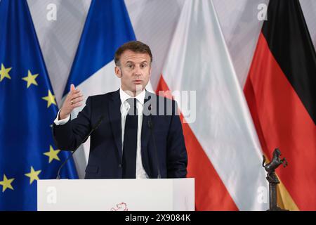 28. Mai 2024, Nordrhein-Westfalen, Münster: Der französische Präsident Emmanuel Macron spricht im Festsaal des historischen Rathauses von Münster bei der Verleihung des Internationalen Friedenspreises für Westfalen. Der französische Präsident Macron und seine Frau besuchen auf Einladung von Bundespräsident Steinmeier zu einem dreitägigen Staatsbesuch in Deutschland. Foto: Rolf Vennenbernd/dpa Stockfoto