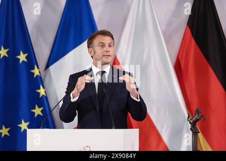 28. Mai 2024, Nordrhein-Westfalen, Münster: Der französische Präsident Emmanuel Macron spricht im Festsaal des historischen Rathauses von Münster bei der Verleihung des Internationalen Friedenspreises für Westfalen. Der französische Präsident Macron und seine Frau besuchen auf Einladung von Bundespräsident Steinmeier zu einem dreitägigen Staatsbesuch in Deutschland. Foto: Rolf Vennenbernd/dpa Stockfoto