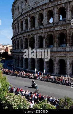 Rom, Italien. Mai 2024. Martin Marcellusi aus Italien und Team VF Group – Bardiani CSF treten während des 107. Giro d'Italia 2024 an, Stage 21, einem 125 km langen Roma-Roma. Tadej Pogacar (Team Emirates der Vereinigten Arabischen Emirate) gewann den 107. Giro d’Italia und trug die letzte Maglia Rosa des General Classification Leaders. Daniel Felipe Martinez (Bora ñ Hansgrohe) und Geraint Thomas (Ineos Grenadiers) wurden Zweiter und Dritter. Tim Merlier (Soudal Quick-Step) gewann die 21. Etappe, die 125 km lange Roma-Roma. Quelle: SOPA Images Limited/Alamy Live News Stockfoto