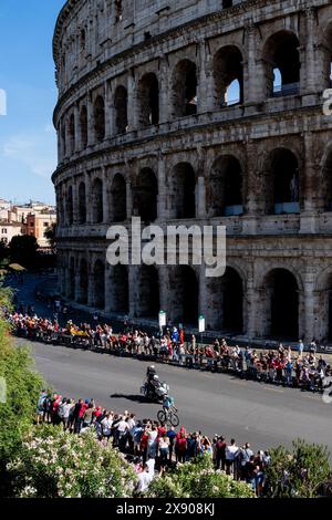 Rom, Italien. Mai 2024. Martin Marcellusi aus Italien und Team VF Group – Bardiani CSF treten während des 107. Giro d'Italia 2024 an, Stage 21, einem 125 km langen Roma-Roma. Tadej Pogacar (Team Emirates der Vereinigten Arabischen Emirate) gewann den 107. Giro d’Italia und trug die letzte Maglia Rosa des General Classification Leaders. Daniel Felipe Martinez (Bora ñ Hansgrohe) und Geraint Thomas (Ineos Grenadiers) wurden Zweiter und Dritter. Tim Merlier (Soudal Quick-Step) gewann die 21. Etappe, die 125 km lange Roma-Roma. (Foto: Stefano Costantino/SOPA Images/SIPA USA) Credit: SIPA USA/Alamy Live News Stockfoto