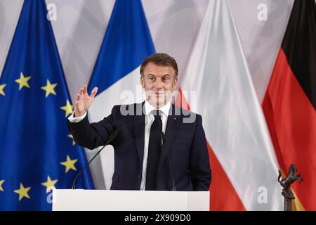 28. Mai 2024, Nordrhein-Westfalen, Münster: Der französische Präsident Emmanuel Macron spricht im Festsaal des historischen Rathauses von Münster bei der Verleihung des Internationalen Friedenspreises für Westfalen. Der französische Präsident Macron und seine Frau besuchen auf Einladung von Bundespräsident Steinmeier zu einem dreitägigen Staatsbesuch in Deutschland. Foto: Rolf Vennenbernd/dpa Stockfoto