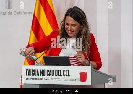 Die Sprecherin der katalanischen Regierung hält eine Pressekonferenz ab, um zu erklären, dass beschlossen wurde, die Dürrebeschränkungen in der Region Girona zu verringern, die einzige, die aufgrund der Dürre in Katalonien noch im Ausnahmezustand war. La portavoz del gobierno Catalán comparece en rueda de prensa para explizar que se ha decidido reducir las stricciones por la sequ&#xed;a en la Zona de Girona, la &#xfa;nica que segu&#xed;a en emergencia por sequ&#xed;a en Catalu&#xf1;a.. IN DER PIC:patricia Plaja News Politics -Barcelona, Spanien dienstag, 28. Mai 2024 (Foto: Eric Renom/LaPresse) Stockfoto