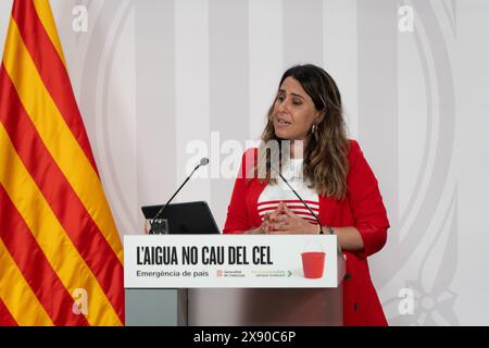 Die Sprecherin der katalanischen Regierung hält eine Pressekonferenz ab, um zu erklären, dass beschlossen wurde, die Dürrebeschränkungen in der Region Girona zu verringern, die einzige, die aufgrund der Dürre in Katalonien noch im Ausnahmezustand war. La portavoz del gobierno Catalán comparece en rueda de prensa para explizar que se ha decidido reducir las stricciones por la sequ&#xed;a en la Zona de Girona, la &#xfa;nica que segu&#xed;a en emergencia por sequ&#xed;a en Catalu&#xf1;a.. IN DER PIC:patricia Plaja News Politics -Barcelona, Spanien dienstag, 28. Mai 2024 (Foto: Eric Renom/LaPresse) Stockfoto