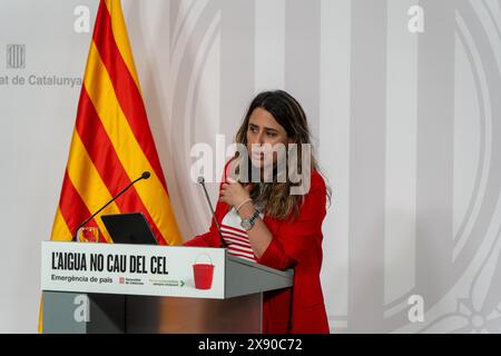 Die Sprecherin der katalanischen Regierung hält eine Pressekonferenz ab, um zu erklären, dass beschlossen wurde, die Dürrebeschränkungen in der Region Girona zu verringern, die einzige, die aufgrund der Dürre in Katalonien noch im Ausnahmezustand war. La portavoz del gobierno Catalán comparece en rueda de prensa para explizar que se ha decidido reducir las stricciones por la sequ&#xed;a en la Zona de Girona, la &#xfa;nica que segu&#xed;a en emergencia por sequ&#xed;a en Catalu&#xf1;a.. IN DER PIC:patricia Plaja News Politics -Barcelona, Spanien dienstag, 28. Mai 2024 (Foto: Eric Renom/LaPresse) Stockfoto