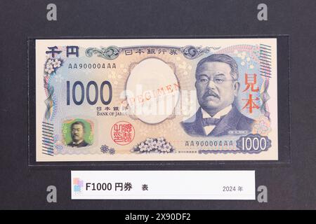 Neue japanische 1000-Yen-Banknote im Währungsmuseum des Instituts für Währungs- und Wirtschaftsstudien der Bank of Japan. Die neuen Banknoten werden ab dem 3. Juli 2024 in Umlauf sein. Es ist die erste Neugestaltung seit 20 Jahren. Der Mann auf der Banknote ist Kitasato Shibasabur?, ein Pionier-Mikrobiologe, der die Serumtherapie für Tetanus entwickelte, nachdem es gelungen war, die weltweit erste reine Kultur der Bakterien zu züchten. Er gründete das Institut für Infektionskrankheiten und das Kitasato Institute. Kitasato widmete sich der Ausbildung zukünftiger Ärzte und Forscher. Stockfoto