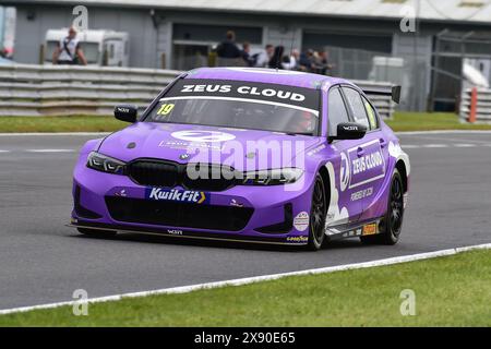 Bobby Thompson, BMW 330e M Sport, Zeus Cloud Racing mit WSR, BTCC, British Touring Car Championship, Runden sieben, acht und neun der Saison 2024, Stockfoto