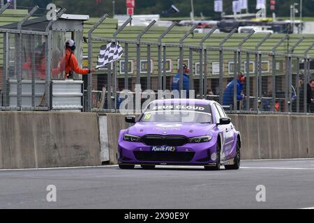 Bobby Thompson, BMW 330e M Sport, Zeus Cloud Racing mit WSR, BTCC, British Touring Car Championship, Runden sieben, acht und neun der Saison 2024, Stockfoto