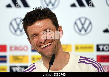 Blankenhain, Deutschland. Mai 2024. Fußball: Nationalmannschaft, Vorbereitung auf die Heimeuropameisterschaft, Pressekonferenz der DFB-Mannschaft. Thomas Müller lacht. Quelle: Federico Gambarini/dpa/Alamy Live News Stockfoto