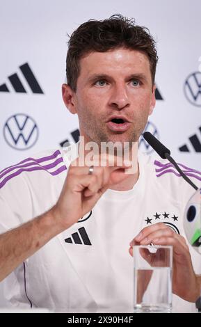 Blankenhain, Deutschland. Mai 2024. Fußball: Nationalmannschaft, Vorbereitung auf die Heimeuropameisterschaft, Pressekonferenz im Schloss Blankenhain. Thomas Müller spricht auf der Pressekonferenz. Quelle: Christian Charisius/dpa/Alamy Live News Stockfoto