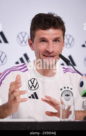 Blankenhain, Deutschland. Mai 2024. Fußball: Nationalmannschaft, Vorbereitung auf die Heimeuropameisterschaft, Pressekonferenz im Schloss Blankenhain. Thomas Müller spricht auf der Pressekonferenz. Quelle: Christian Charisius/dpa/Alamy Live News Stockfoto