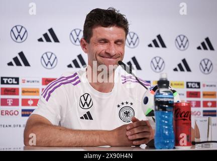 Blankenhain, Deutschland. Mai 2024. Fußball: Nationalmannschaft, Vorbereitung auf die Heimeuropameisterschaft, Pressekonferenz im Schloss Blankenhain. Thomas Müller spricht auf der Pressekonferenz. Quelle: Christian Charisius/dpa/Alamy Live News Stockfoto