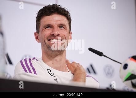 Blankenhain, Deutschland. Mai 2024. Fußball: Nationalmannschaft, Vorbereitung auf die Heimeuropameisterschaft, Pressekonferenz im Schloss Blankenhain. Thomas Müller spricht auf der Pressekonferenz. Quelle: Christian Charisius/dpa/Alamy Live News Stockfoto