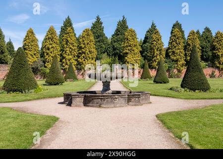 Ein Frühlingstag im Rose Garden in Newstead Abbey, Nottinghamshire England, Großbritannien Stockfoto