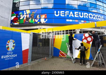 Das Signal Iduna Park Stadion (Westfalenstadion) in Dortmund ist einer der Austragungsorte der EURO2024 Fußball-Europameisterschaft. Heimstadion des Bundesliga-Vereins BVB 09 Borussia Dortmund, 28. Mai 2024 --- das Stadion Signal Iduna Park in Dortmund ist eine der Austragungsorte während der Fußball-Europameisterschaft EURO2024. Heimstadion des Bundesligavereins BVB 09 Borussia Dortmund, 28.5.2024 Stockfoto