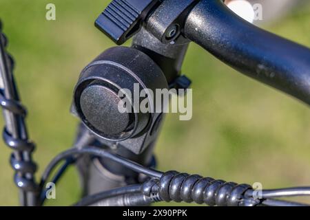 Diebstahlsicherung für ein Fahrrad, akustischer Alarm für ein Elektrofahrrad, versuchter Diebstahl eines Fahrrads Stockfoto