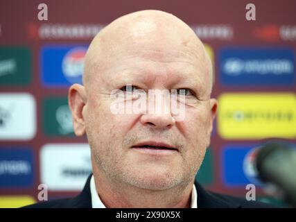 Prag, Tschechische Republik. Mai 2024. Der tschechische Cheftrainer Ivan Hasek nimmt am 28. Mai 2024 in Prag an einer Pressekonferenz zur Nominierung der tschechischen Fußballnationalmannschaft für die Europameisterschaft in Deutschland Teil. Die tschechische Mannschaft wird am 18. Juni mit einem Spiel in Leipzig gegen Portugal in die Meisterschaft einsteigen. Die nächsten beiden Gruppenspiele werden in Hamburg ausgetragen, wo sie zunächst auf Georgien und dann auf die Türkei treffen. Quelle: Michaela Rihova/CTK Photo/Alamy Live News Stockfoto