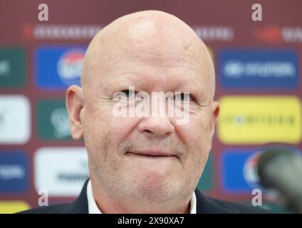 Prag, Tschechische Republik. Mai 2024. Der tschechische Cheftrainer Ivan Hasek nimmt am 28. Mai 2024 in Prag an einer Pressekonferenz zur Nominierung der tschechischen Fußballnationalmannschaft für die Europameisterschaft in Deutschland Teil. Die tschechische Mannschaft wird am 18. Juni mit einem Spiel in Leipzig gegen Portugal in die Meisterschaft einsteigen. Die nächsten beiden Gruppenspiele werden in Hamburg ausgetragen, wo sie zunächst auf Georgien und dann auf die Türkei treffen. Quelle: Michaela Rihova/CTK Photo/Alamy Live News Stockfoto