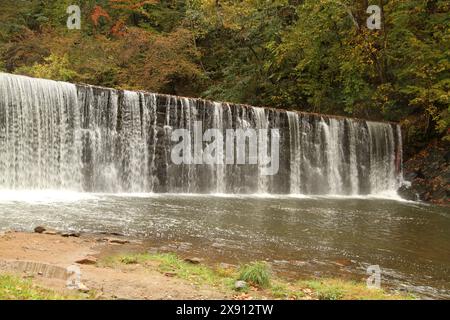 Hollins Mill Dam und Wasserfall in Lynchburg, VA, USA Stockfoto