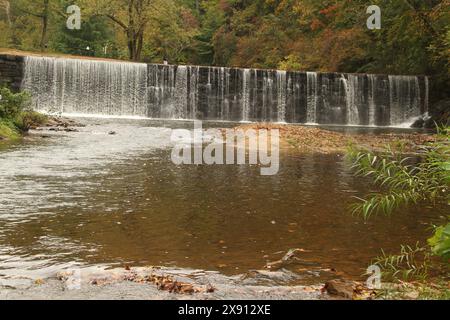 Hollins Mill Dam und Wasserfall in Lynchburg, VA, USA Stockfoto