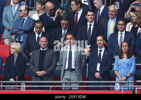 England Manager, Gareth Southgate und Assistent, Steve Holland - Manchester City gegen Manchester United, das Finale des Emirates FA Cup, Wembley Stadium, London, Großbritannien - 25. Mai 2024 nur redaktionelle Verwendung - es gelten Einschränkungen bei DataCo Stockfoto