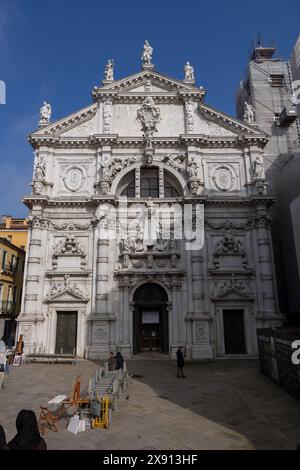 Die Chiesa di San Moise in Venedig, Italien. Römisch-katholische Pfarrkirche mit Barockfassade aus dem 17. Jahrhundert. Stockfoto