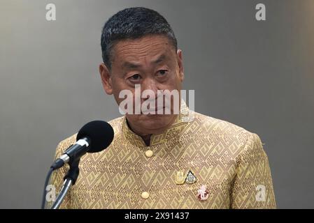 Bangkok, Thailand. Mai 2024. Thailands Premierministerin Srettha Thavisin spricht während der Pressekonferenz nach der wöchentlichen Kabinettssitzung im Regierungshaus in Bangkok mit den Medien. Thailands Premierministerin Srettha Thavisin wird vom Amt entlassen, nachdem das Verfassungsgericht eine Petition einer Senatorengruppe angenommen hat, die ihn beschuldigt, wegen seiner Entscheidung, einen Kabinettsminister zu ernennen, gegen einen ethischen Kodex verstoßen zu haben. (Foto: Peerapon Boonyakiat/SOPA Image/SIPA USA) Credit: SIPA USA/Alamy Live News Stockfoto