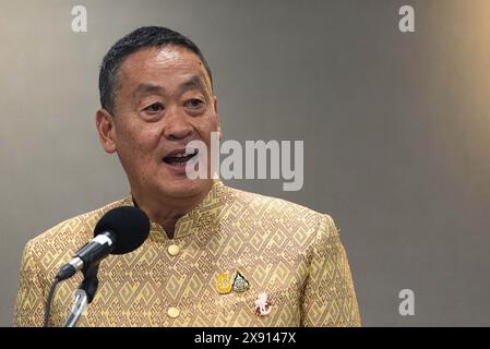 Bangkok, Thailand. Mai 2024. Thailands Premierministerin Srettha Thavisin spricht während der Pressekonferenz nach der wöchentlichen Kabinettssitzung im Regierungshaus in Bangkok mit den Medien. Thailands Premierministerin Srettha Thavisin wird vom Amt entlassen, nachdem das Verfassungsgericht eine Petition einer Senatorengruppe angenommen hat, die ihn beschuldigt, wegen seiner Entscheidung, einen Kabinettsminister zu ernennen, gegen einen ethischen Kodex verstoßen zu haben. (Foto: Peerapon Boonyakiat/SOPA Image/SIPA USA) Credit: SIPA USA/Alamy Live News Stockfoto