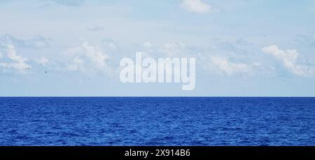 Haikou. Mai 2024. Dieses Foto vom 2. Mai 2024 zeigt einen Blick auf das Südchinesische Meer. Quelle: Yuan Shuai/Xinhua/Alamy Live News Stockfoto