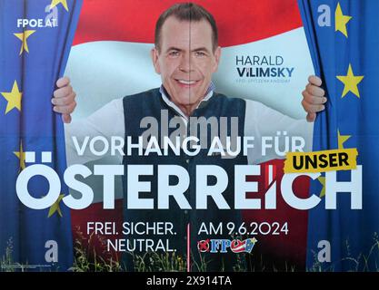 Plakate österreichischer, politische Parteien zur EU-Wahl am 9.Juni 2024, am 24.05.2024. Das Bild zeigt ein Plakat der Freiheitlichen Partei Österreich, mit dem EU-Spitzenkandidaten der FPÖ, Harald Vilimsky und dem Slogan Vorhang auf für Österreich 2024 - Plakate österreichischer, politische Parteien zur EU-Wahl am 9.Juni 2024, am 16.05.2024. *** Plakate österreichischer Parteien zur EU-Wahl am 9. Juni 2024, am 24. 05 2024 das Bild zeigt ein Plakat der Freiheitlichen Partei Österreichs mit dem EU-Spitzenkandidaten der FPÖ, Harald Vilimsky und dem Slogan Vorhang auf für Österreich 2024 POS Stockfoto