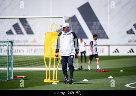 Valdebebas, Madrid, Spanien. Mai 2024. Carlo Ancelotti, Trainer von Real Madrid, wurde am 27. Mai 2024 im spanischen Valdebebas beim Real Madrid Open Media Day vor dem Finale der UEFA Champions League gegen Borussia Dortmund in Ciudad Real Madrid gesehen. (Kreditbild: © Alberto Gardin/ZUMA Press Wire) NUR REDAKTIONELLE VERWENDUNG! Nicht für kommerzielle ZWECKE! Stockfoto