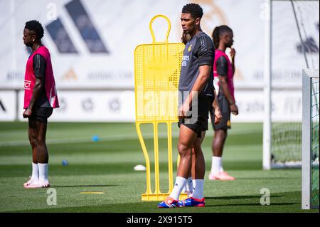 Valdebebas, Madrid, Spanien. Mai 2024. Jude Bellingham von Real Madrid (C), der am 27. Mai 2024 in Valdebebas in Spanien beim Real Madrid Open Media Day vor dem Finale der UEFA Champions League gegen Borussia Dortmund zu sehen war. (Kreditbild: © Alberto Gardin/ZUMA Press Wire) NUR REDAKTIONELLE VERWENDUNG! Nicht für kommerzielle ZWECKE! Stockfoto