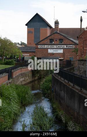 Wellingborough Museum und Swanspool Brook, Wellingborough, Northamptonshire, England, Großbritannien Stockfoto