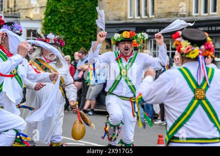 Morris tanzt in Bampton, England bei Pfingstsonntag Stockfoto