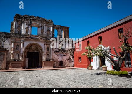 Ruinen der Kirche und des Klosters der Gesellschaft Jesu, Cooperación Española oder spanische Genossenschaft, die sich in einer ehemaligen Kirche und Kloster befindet, ist ein cu Stockfoto