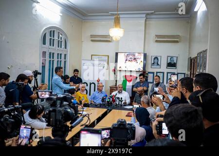 28. Mai 2024: Tunis, Tunesien. 28. Mai 2024. Der palästinensische Journalist und Leiter des Gaza-Büros von Al Jazeera, Wael Dahdouh, spricht während einer Pressekonferenz im Hauptquartier der tunesischen Journalistenunion (SNJT) in Tunis. Wael Dahdouh, der gerade Tunesien besucht, verlor mehrere Familienmitglieder, seinen Kameramann, und er wurde bei israelischen Bombenangriffen während seiner Berichterstattung über den andauernden Krieg in Gaza verletzt (Credit Image: © Hasan mrad/IMAGESLIVE via ZUMA Press Wire) NUR REDAKTIONELLE VERWENDUNG! Nicht für kommerzielle ZWECKE! Stockfoto