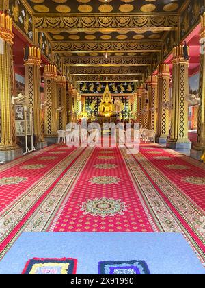 19. Dezember 2023: Chiang Mai, Thailand der thailändische Buddhistische Tempel im Inneren von Chiang Mai, Thailand, ein spiritueller Ort des Buddhismus und der Anbetung und eines Tou Stockfoto