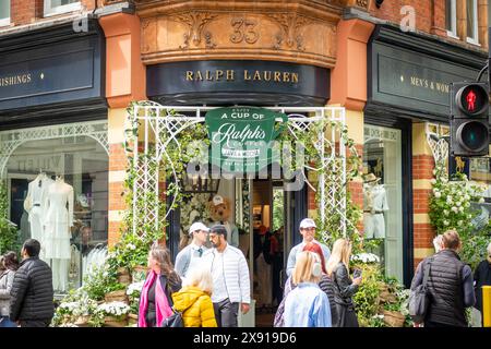 LONDON, 23. MAI 2024: Ralph Lauren auf dem Sloane Square während der Chelsea Flower Show Stockfoto