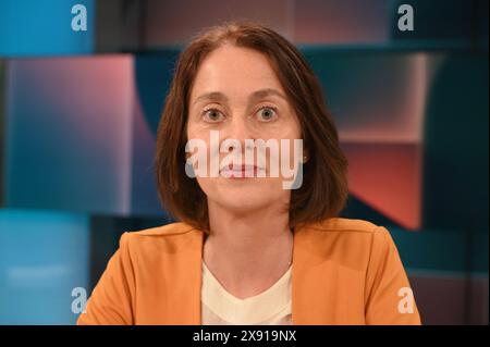 Köln, Deutschland. Mai 2024. Politikerin Katarina Barley, SPD, Vizepräsidentin des Europäischen Parlaments, zu Gast in der ARD-Talkshow Hart aber Fair zum Thema Kampf um Europa. Gewinnen die Populisten? Horst Galuschka/dpa/Alamy Live News Stockfoto