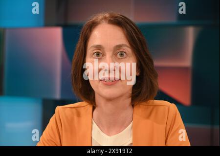 Köln, Deutschland. Mai 2024. Politikerin Katarina Barley, SPD, Vizepräsidentin des Europäischen Parlaments, zu Gast in der ARD-Talkshow Hart aber Fair zum Thema Kampf um Europa. Gewinnen die Populisten? Horst Galuschka/dpa/Alamy Live News Stockfoto