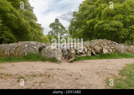 Eines der 4.000 Jahre alten Clava cairns   ein bronzezeitliches Grabdenkmal   in Balnuaran of Clava östlich von Inverness, Schottland. Stockfoto