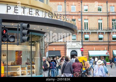 LONDON, 23. MAI 2024: Peter Jones Kaufhaus am Sloane Square/Kings Road-Chelsea. Stockfoto