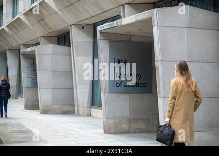 LONDON, 23. MAI 2024: Gebäude des Justizministeriums in SW1 Westminster. Britisches Regierungsbüro. Stockfoto